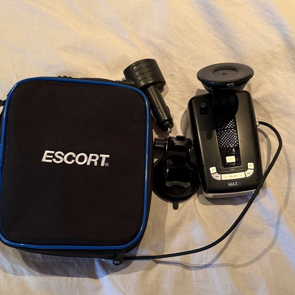 Escort MaxII Radar Detector with Case and 2 Windshield mounts